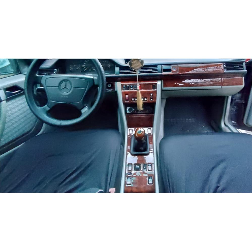 Mercedes W124 Kasa 200 E 1985 Ve 1995 Arası 50 Parça Maun Kaplama