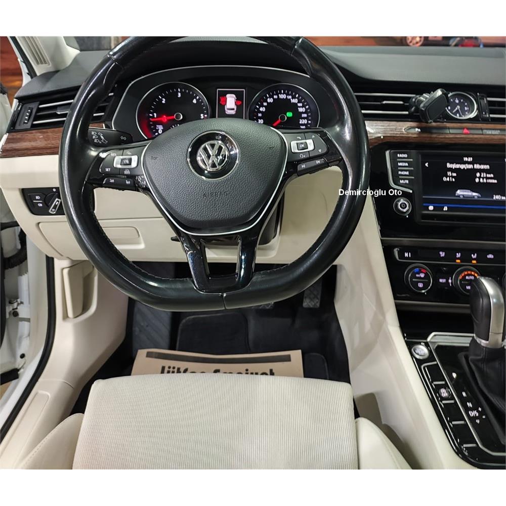 Volkswagen Passat B8 2015 Sonrası Torpido Kaplama Özel Seri Çift Renk Sedef Ceviz Ve Piano Black